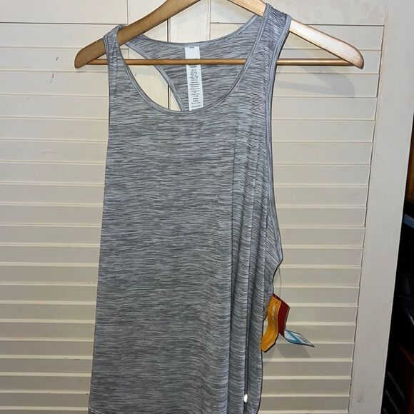New balance, striped moisture wicking, tank top size extra large - Picture 1 of 4